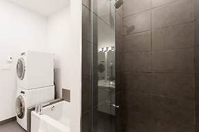 Amazing Plateau Loft Steps Away From Mount-royal