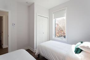 Brand New 3 Bedroom With Rooftop Patio