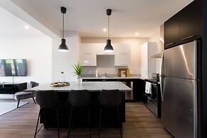 Brand New 3 Bedroom With Rooftop Patio