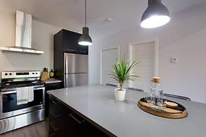 Brand New 3 Bedroom With Rooftop Patio