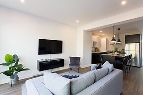 Brand New 3 Bedroom With Rooftop Patio