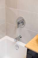 Brand New 3 Bedroom With Rooftop Patio