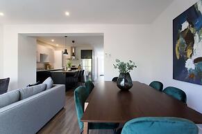 Brand New 3 Bedroom With Rooftop Patio