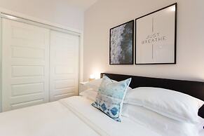 Brand New 3 Bedroom With Rooftop Patio