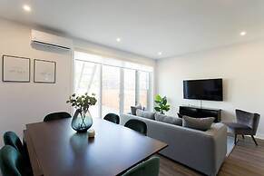 Brand New 3 Bedroom With Rooftop Patio