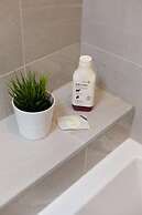 Brand New 3 Bedroom With Rooftop Patio