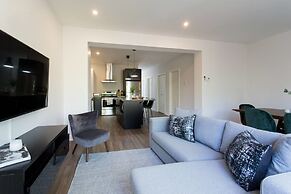 Brand New 3 Bedroom With Rooftop Patio