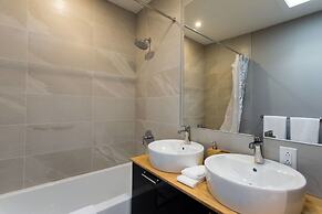 Brand New 3 Bedroom With Rooftop Patio