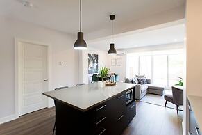 Brand New 3 Bedroom With Rooftop Patio