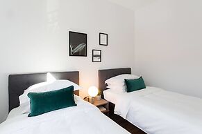 Brand New 3 Bedroom With Rooftop Patio