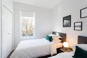 Brand New 3 Bedroom With Rooftop Patio