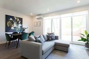 Brand New 3 Bedroom With Rooftop Patio