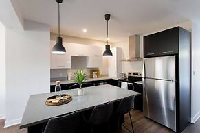 Brand New 3 Bedroom With Rooftop Patio