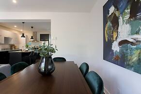 Brand New 3 Bedroom With Rooftop Patio