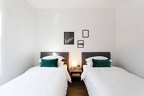 Brand New 3 Bedroom With Rooftop Patio