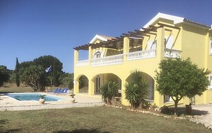 Spacious 5 Bed Villa With Pool in Kefalonia