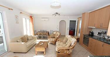 Spacious 5 Bed Villa With Pool in Kefalonia