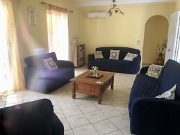 Spacious 5 Bed Villa With Pool in Kefalonia