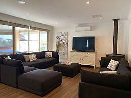 Grand Gippsland Home Sleeps Up To 28