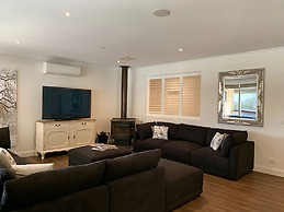 Grand Gippsland Home Sleeps Up To 28