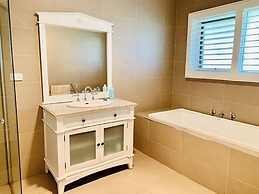 Grand Gippsland Home Sleeps Up To 28