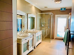 Grand Gippsland Home Sleeps Up To 28