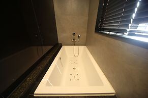 Brown Dot Hotel Beomil