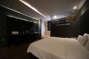 Brown Dot Hotel Beomil