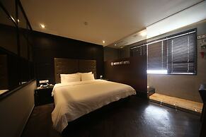 Brown Dot Hotel Beomil