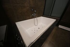 Brown Dot Hotel Beomil