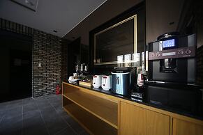 Brown Dot Hotel Beomil