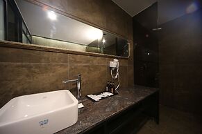 Brown Dot Hotel Beomil