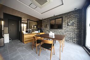 Brown Dot Hotel Beomil