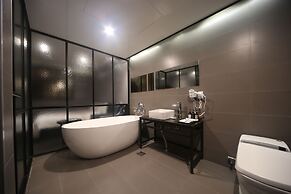 Brown Dot Hotel Beomil