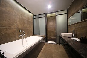 Brown Dot Hotel Beomil