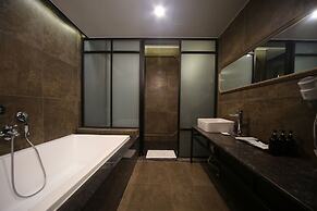 Brown Dot Hotel Beomil