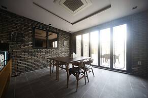 Brown Dot Hotel Beomil