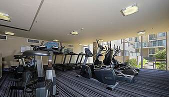 Spacious 1-Bedroom Apartment With Parking