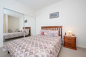 Spacious 1-Bedroom Apartment With Parking