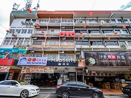 OYO 43993 Madsuite