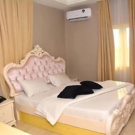 Gold Crown Hotel
