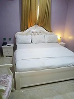 Gold Crown Hotel
