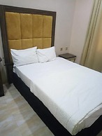 Gold Crown Hotel