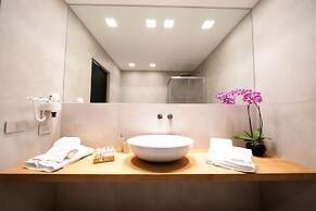 Elite Accommodations & Hydromassage Pool