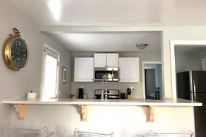 Cozy family-style Buckhead Bungalow