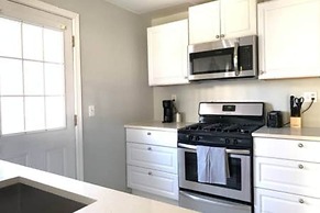 Cozy family-style Buckhead Bungalow