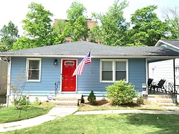 Cozy family-style Buckhead Bungalow