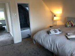 Discreet Luxury, Super House!