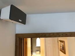 Discreet Luxury, Super House!