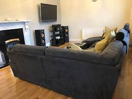 Discreet Luxury, Super House!